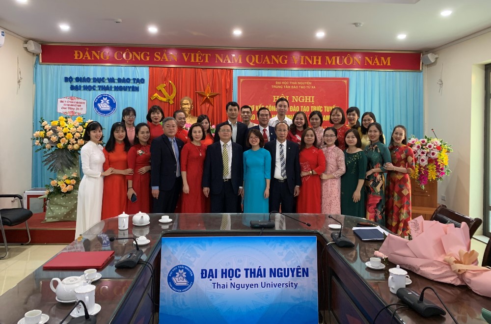 Trung tâm Đào tạo Từ xa Đại học Thái Nguyên sơ kết công tác đào tạo trực tuyến và chào mừng ngày Nhà giáo Việt Nam